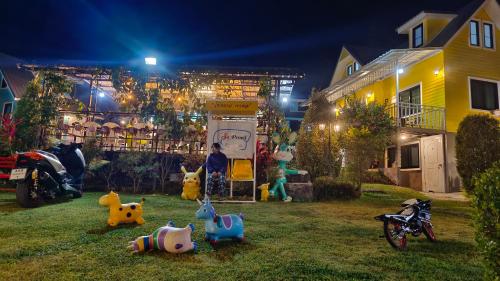 a person standing in a yard at night at โซพราว เขาค้อ So Proud Khaokho in Khao Kho