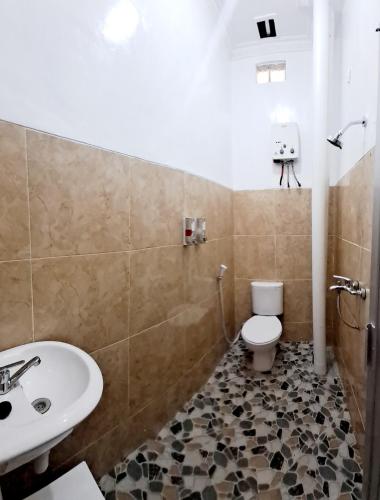 a bathroom with a sink and a toilet at Kresna Guest House Syariah Pacitan in Pacitan