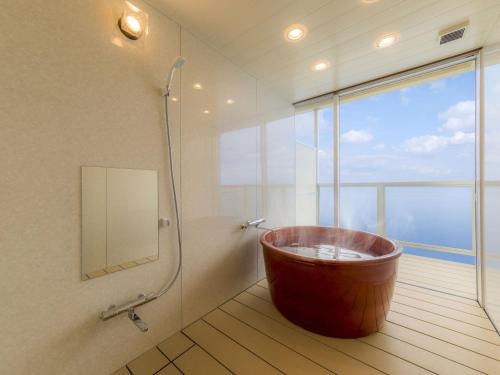 A bathroom at Yukai Resort Premium Kinpaso