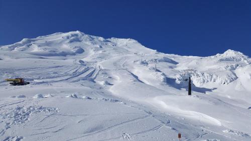 a snow covered mountain with a ski slope at Ruapehu Mountain Motel & Lodge in Ohakune