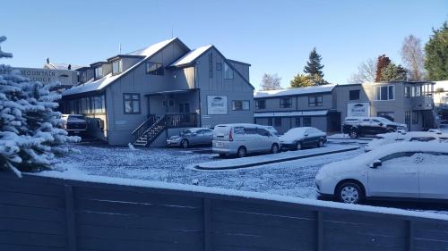 a parking lot with cars parked in the snow at Ruapehu Mountain Motel & Lodge in Ohakune