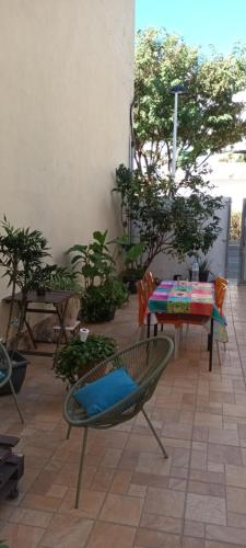 a patio with a table and chairs and plants at Vivienda turística ondara in Ondara
