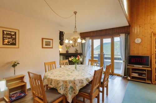 Savoleyres 35 Centrally placed ski in/out apartment next to lift with garage
