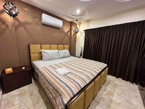 A bed or beds in a room at Mici hotel luxury Apartment's Lahore