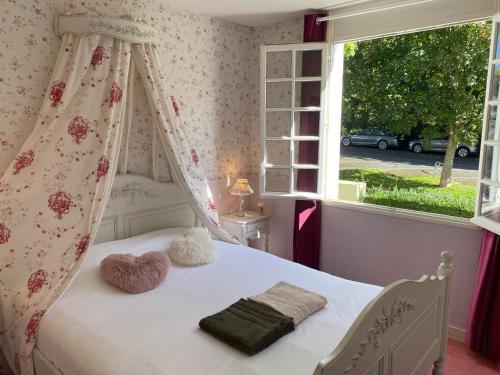 Voodi või voodid majutusasutuse Coté Plage - Magnifique Appartement de charme à Trouville sur Mer - Linge - Lit fait - Parking - WIFI - Classé par l'office du tourisme toas