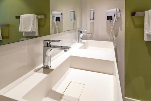 Koupelna v ubytování Le Kléber Hôtel