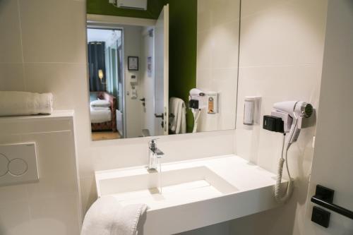 Koupelna v ubytování Le Kléber Hôtel