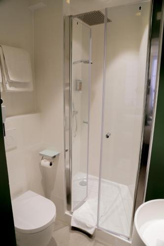 Koupelna v ubytování Le Kléber Hôtel