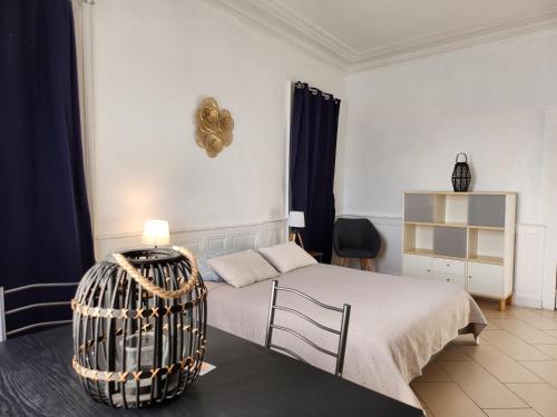 Postel nebo postele na pokoji v ubytování La maison de Mathilde