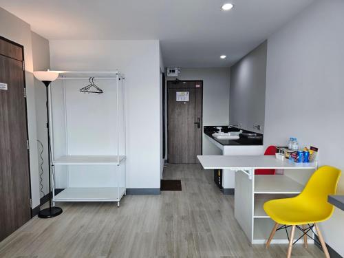 Fotografie z fotogalerie ubytování โรงแรมแอเรียเพลส สาทร (AREA Place) v destinaci Chong Nonsi