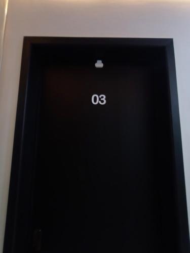 a black door with the number on it at Praia do Bessa, Caribessa - Quarto Privativo - Conforto, Paz e Sossego, excelente para descansar, trabalhar ou estudar in João Pessoa