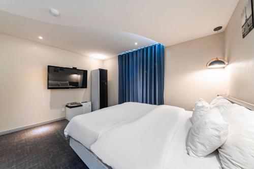 Katil atau katil-katil dalam bilik di KNox Hotel