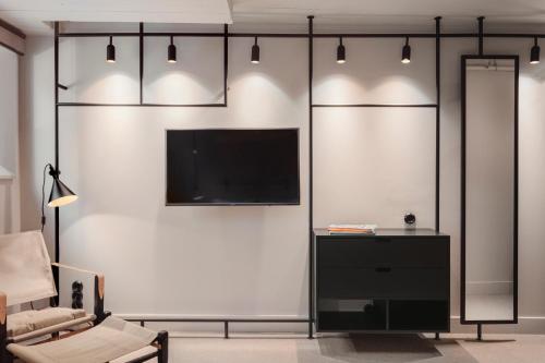Blique by Nobis, Stockholm, a Member of Design Hotels™にあるテレビまたはエンターテインメントセンター