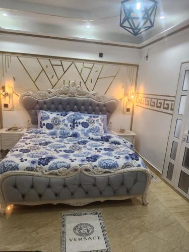 Una cama o camas en una habitación de Luxueux platinium