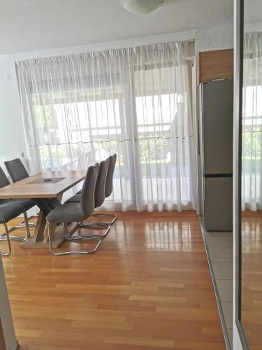 Η κουζίνα ή μικρή κουζίνα στο Apartman MERI