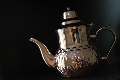 a silver teapot with a lid on a table at Sublime studio - Gauthier in Casablanca