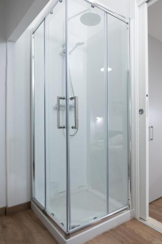a glass shower in a room with a ceiling at Incantevole Loft - Centro Storico- Wi-Fi- Ad un passo da tutto in Terracina