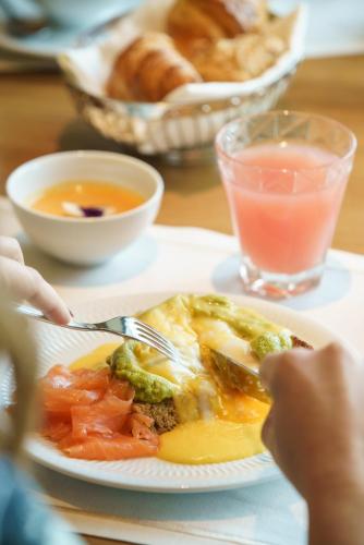 Makanan di atau berdekatan hotel