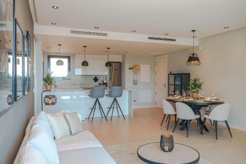 Stunning modern apartment in Middel Views Higueron