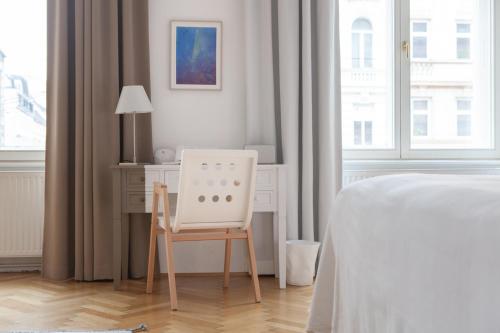 Postel nebo postele na pokoji v ubytování Small Luxury Hotel Altstadt Vienna
