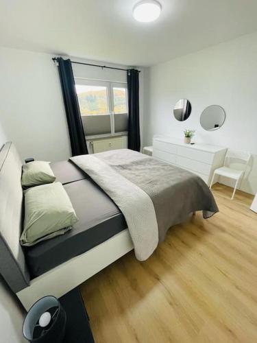 Llit o llits en una habitació de Ferienwohnung in Herscheid