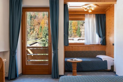 Гостиная зона в Sport Hotel Cristal