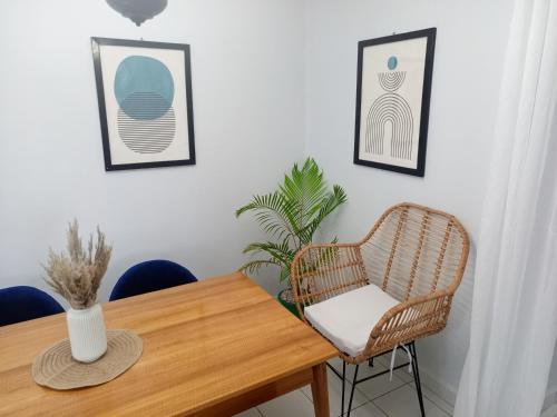 a dining room with a table and a chair at Matera YameHome in Yaoundé