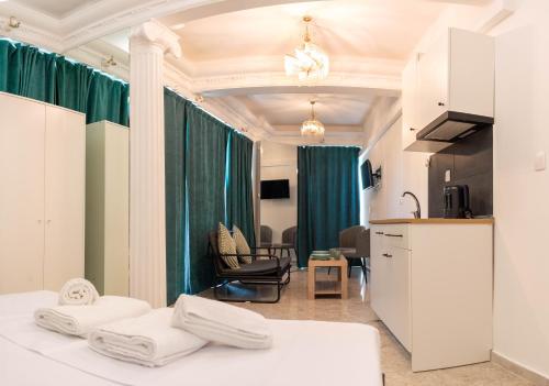 a room with two white towels on a bed at EN 6 #Studio City Heart in Thessaloniki