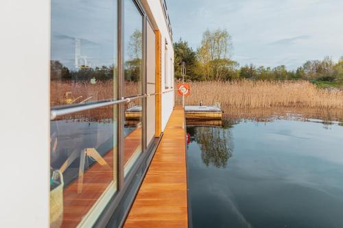 Blick auf einen Fluss in der Nähe des Ferienhauses