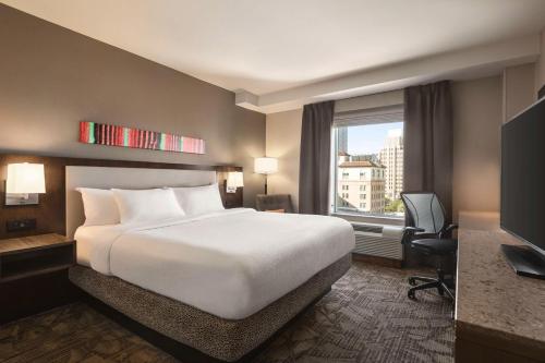 Hilton Garden Inn San Antonio Downtown Riverwalk Image