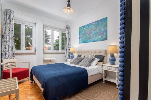 Classy 4BDR Apartment With Balcony