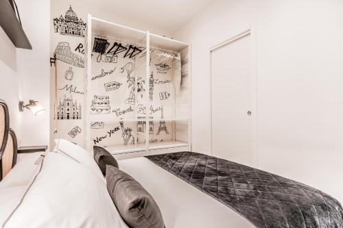 Un pat sau paturi într-o cameră la Elegance St.Peter House