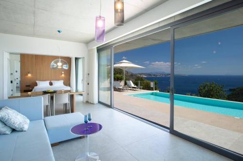 Πισίνα στο ή κοντά στο Villa Posidonia of BLUE CAVES complex with perfect view & salt water pool