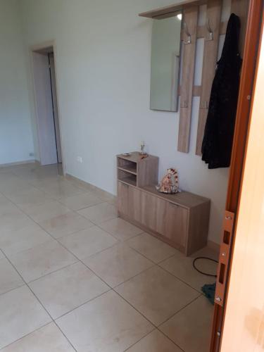 private house second floor 180 meters tarraca 180 meters with view 2 bedrooms, one double bedroom, separate kitchen, large large corridor, living room, banjo with balcony, closet and etjj. - Image 2
