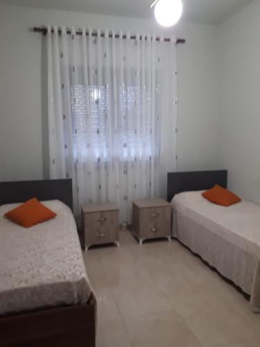 private house second floor 180 meters tarraca 180 meters with view 2 bedrooms, one double bedroom, separate kitchen, large large corridor, living room, banjo with balcony, closet and etjj. - Image 4