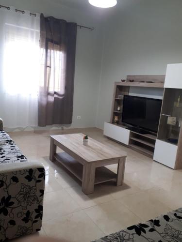 private house second floor 180 meters tarraca 180 meters with view 2 bedrooms, one double bedroom, separate kitchen, large large corridor, living room, banjo with balcony, closet and etjj. - Image 5