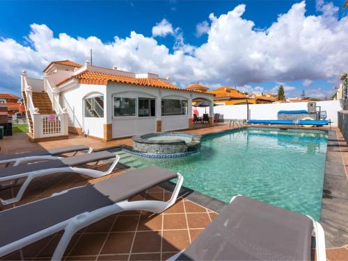 PRIMERA LUXURY HOUSE