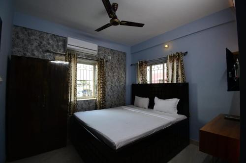 Katil atau katil-katil dalam bilik di Garden Guest House 250m from VFS Global & Rene Tower , acropolis mall