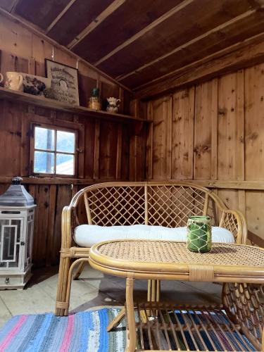 Imagen de la galería de Wohnung gemütlich mit Stil „la tgea cotschna“, en Pignieu