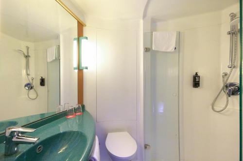 Koupelna v ubytování ibis Berlin City Potsdamer Platz