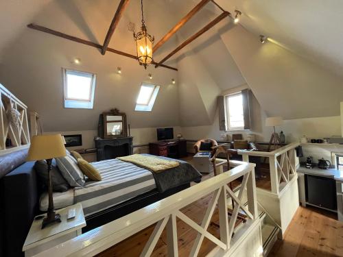 a bedroom with a large bed in a attic at Plompeblad Suite Giethoorn in Giethoorn