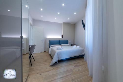a bedroom with a bed and a desk in it at B&B IL GLICINE in Pellezzano
