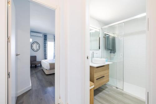 a bathroom with a sink and a shower with a mirror at Holidays2Benal Beach Terraza Solarium in Benalmádena