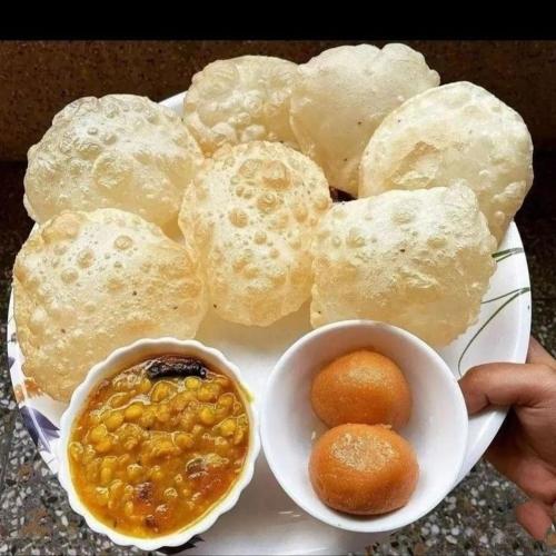 Makanan di atau berdekatan hotel
