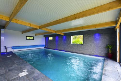 Villa de 7 chambres avec piscine privee jardin clos et wifi a Sainte Brigitte