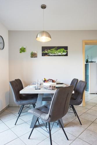 Ruang duduk di Ferienwohnung Fibbes 4-Sterne klassifiziert durch DTV