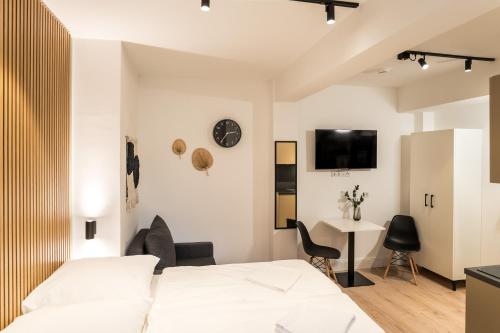 a bedroom with a bed and a table and chairs at Homaris Apartments Hamburg Altona in Hamburg