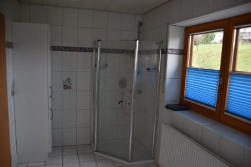 Bilik mandi di Ferienwohnung Lechleiter