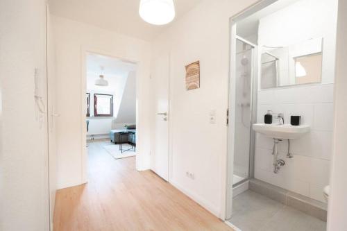 a white bathroom with a sink and a mirror at Sehr schöne Wohnung für 6 Pers. in Bremen