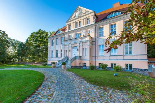 a large house with a stone path in front of it at Ferienwohnung Moin in Neddesitz